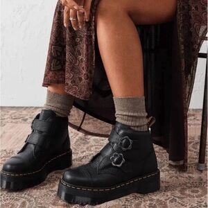 Dr. Martens NEW Women’s Devon Flower Buckle Platform Ankle Boots Black Leather 9